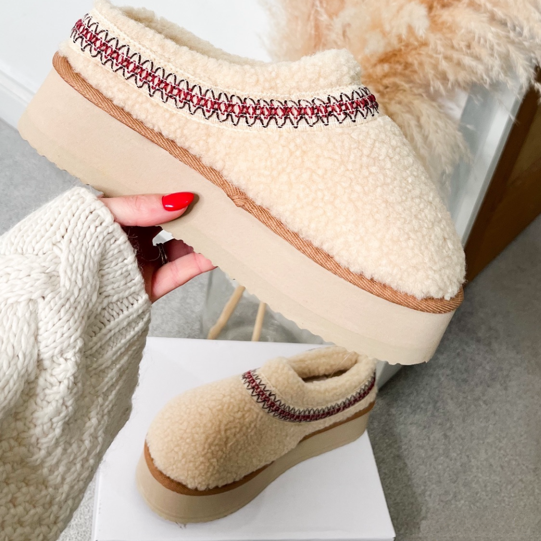 AW23 HOTTEST SLIPPERS