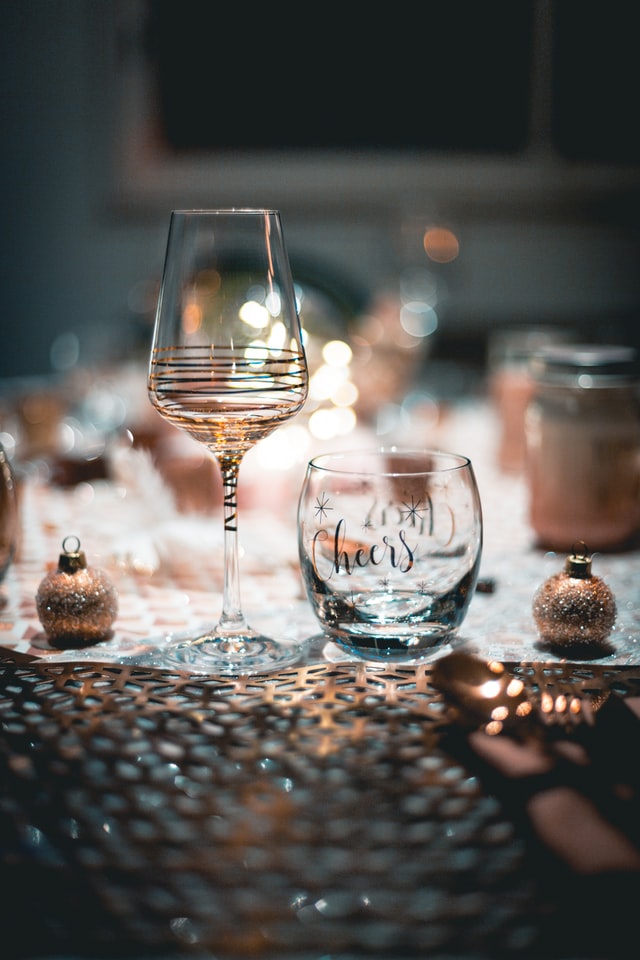 Winter wonderland style table decorations for dinner party